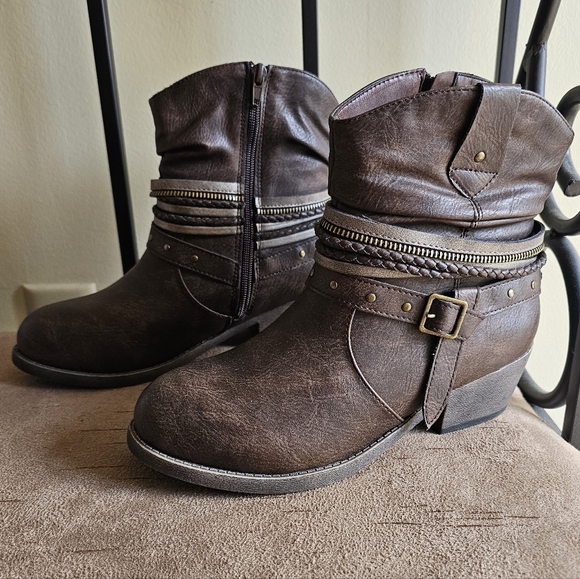 Jellypop Brown Ankle Boots With Buckle Detail NWOT - Picture 1 of 8